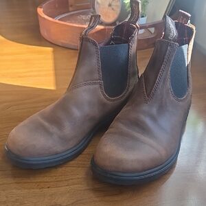 BLUNDSTONE Classic Leather Boots in Rustic Brown Size US6*